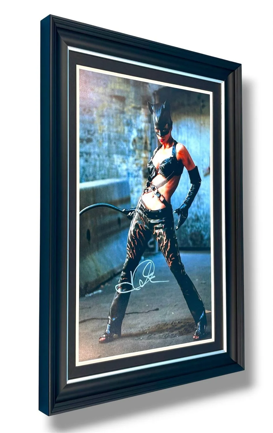 Halle Berry Signed Photo Framed & SWAU COA Catwoman Movie Poster Autograph Auto, изображение 2