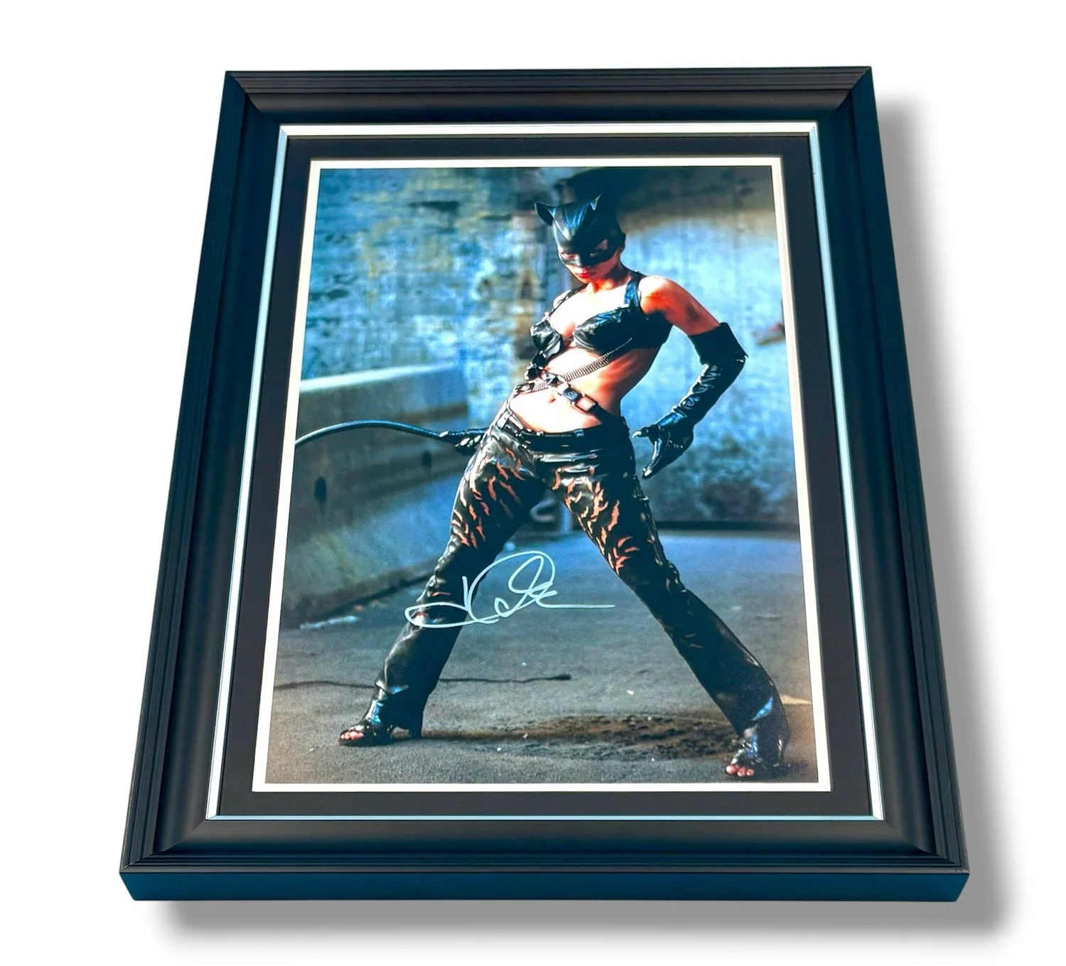Halle Berry Signed Photo Framed & SWAU COA Catwoman Movie Poster Autograph Auto, изображение 4