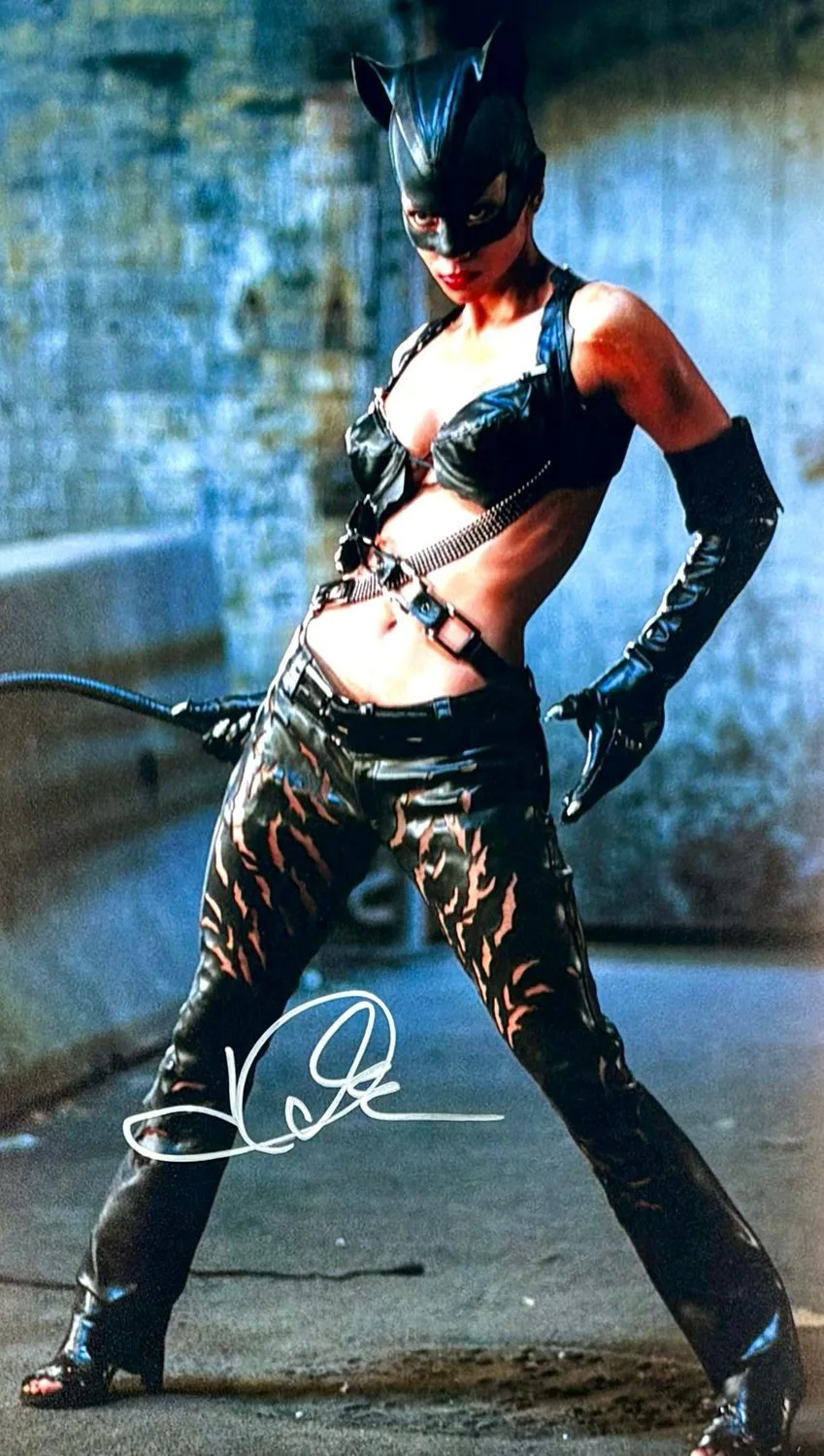 Halle Berry Signed Photo Framed & SWAU COA Catwoman Movie Poster Autograph Auto, изображение 5