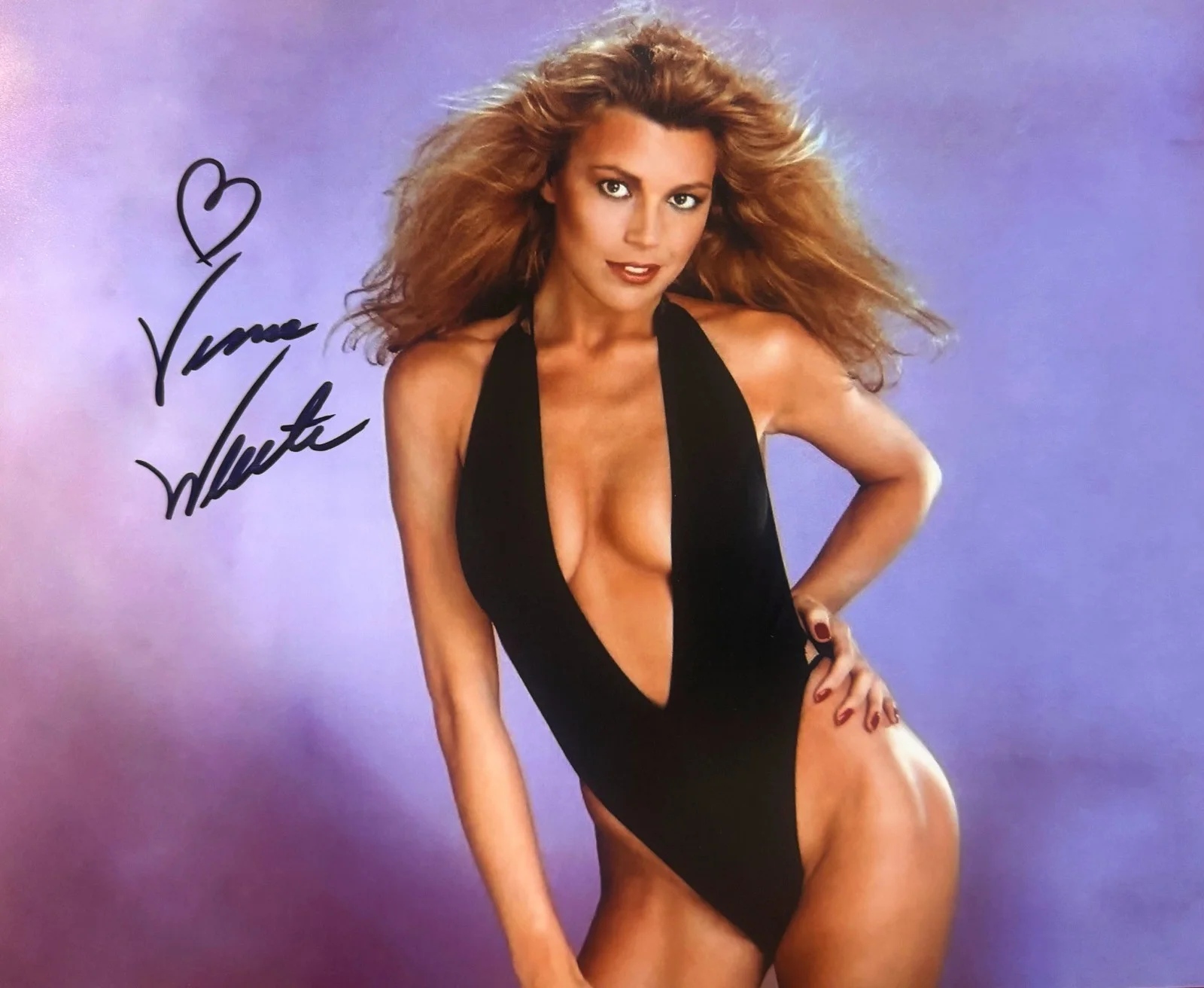 8x10 — Vanna White Wheel of Fortune signed 8x10 photo read description