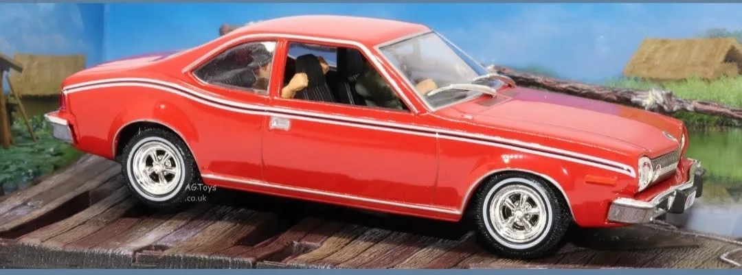 JAMES BOND 007 THE MAN WITH THE GOLDEN GUN CAR CHASE MOVIE SCENE DIORAMA 1:43, изображение 2