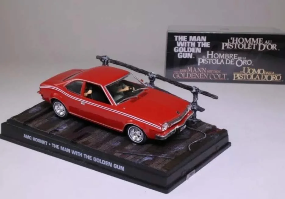 JAMES BOND 007 THE MAN WITH THE GOLDEN GUN CAR CHASE MOVIE SCENE DIORAMA 1:43, изображение 5