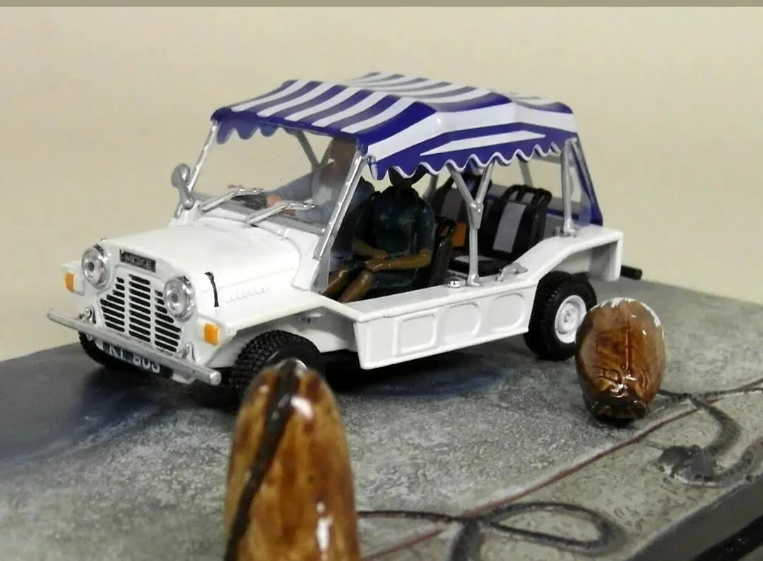 JAMES BOND 007 LIVE & LET DIE CAR CHASE MOVIE FILM SCENE DIORAMA 1:43 SCALE, изображение 4