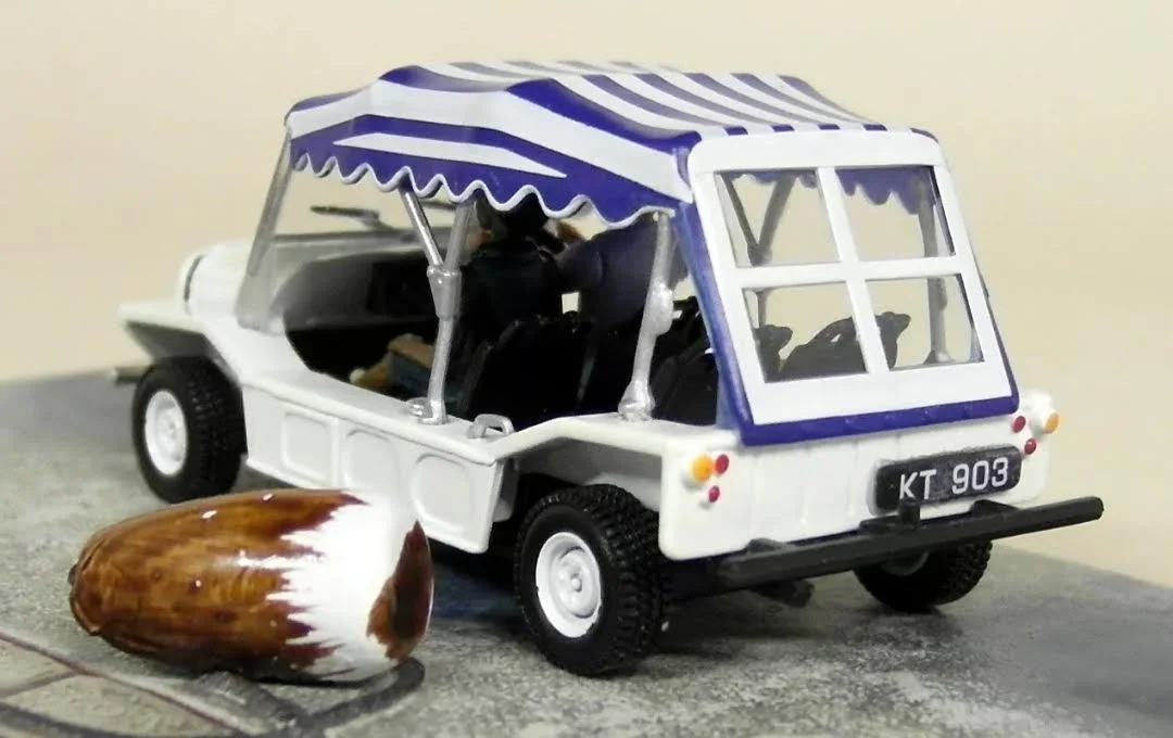 JAMES BOND 007 LIVE & LET DIE CAR CHASE MOVIE FILM SCENE DIORAMA 1:43 SCALE, изображение 5