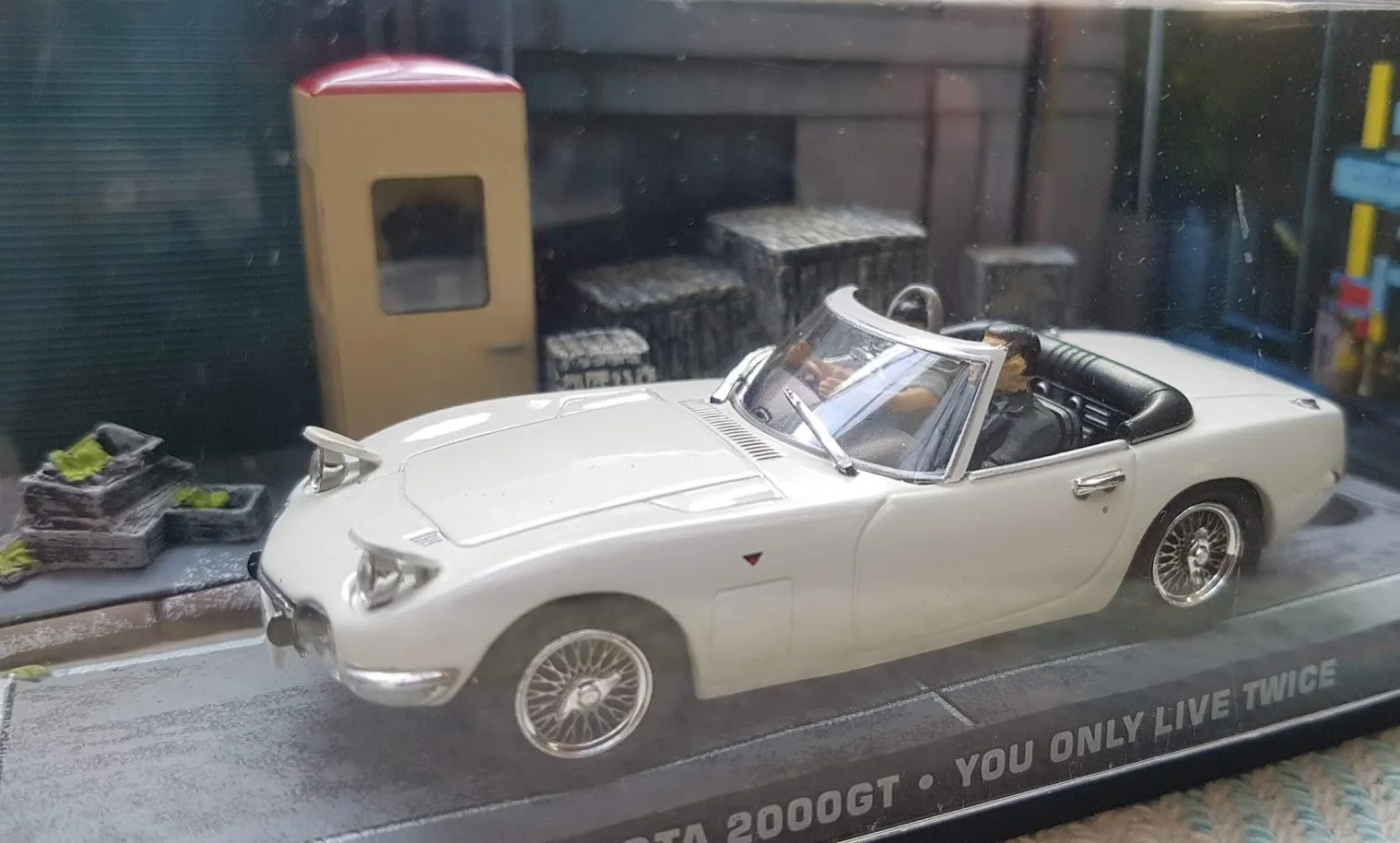 JAMES BOND 007 YOU ONLY LIVE TWICE CAR CHASE MOVIE SCENE DIORAMA 1:43 SCALE, изображение 2