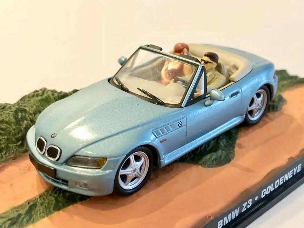 JAMES BOND 007 GOLDENEYE CAR CHASE MOVIE SCENE DISPLAY DIORAMA 1:43 SCALE, изображение 2