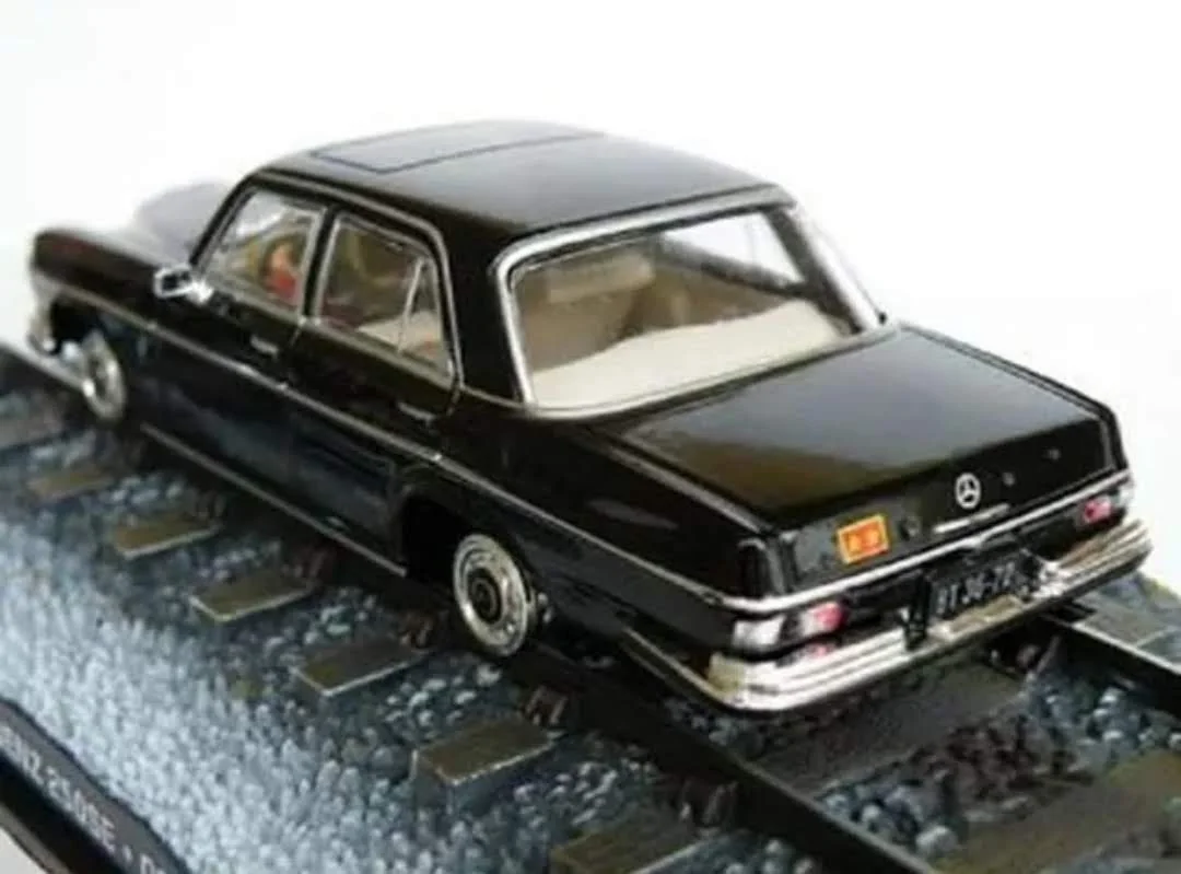 JAMES BOND 007 OCTOPUSSY CAR CHASE FILM SCENE DISPLAY DIORAMA 1:43 SCALE MODEL, image 3