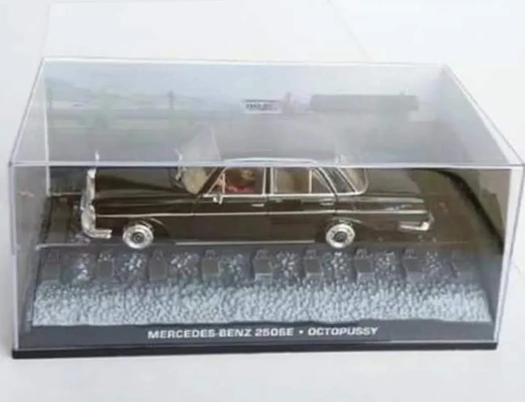 JAMES BOND 007 OCTOPUSSY CAR CHASE FILM SCENE DISPLAY DIORAMA 1:43 SCALE MODEL, image 4