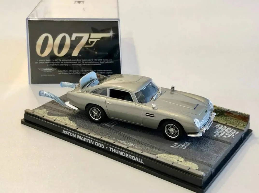 JAMES BOND 007 THUNDERBALL CAR CHASE FILM SCENE DISPLAY DIORAMA 1:43 SCALE MODEL, image 3