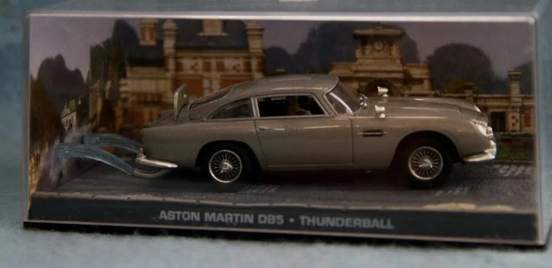 JAMES BOND 007 THUNDERBALL CAR CHASE FILM SCENE DISPLAY DIORAMA 1:43 SCALE MODEL, image 4
