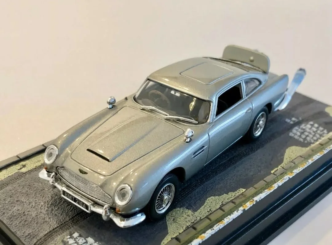 JAMES BOND 007 THUNDERBALL CAR CHASE FILM SCENE DISPLAY DIORAMA 1:43 SCALE MODEL, image 5