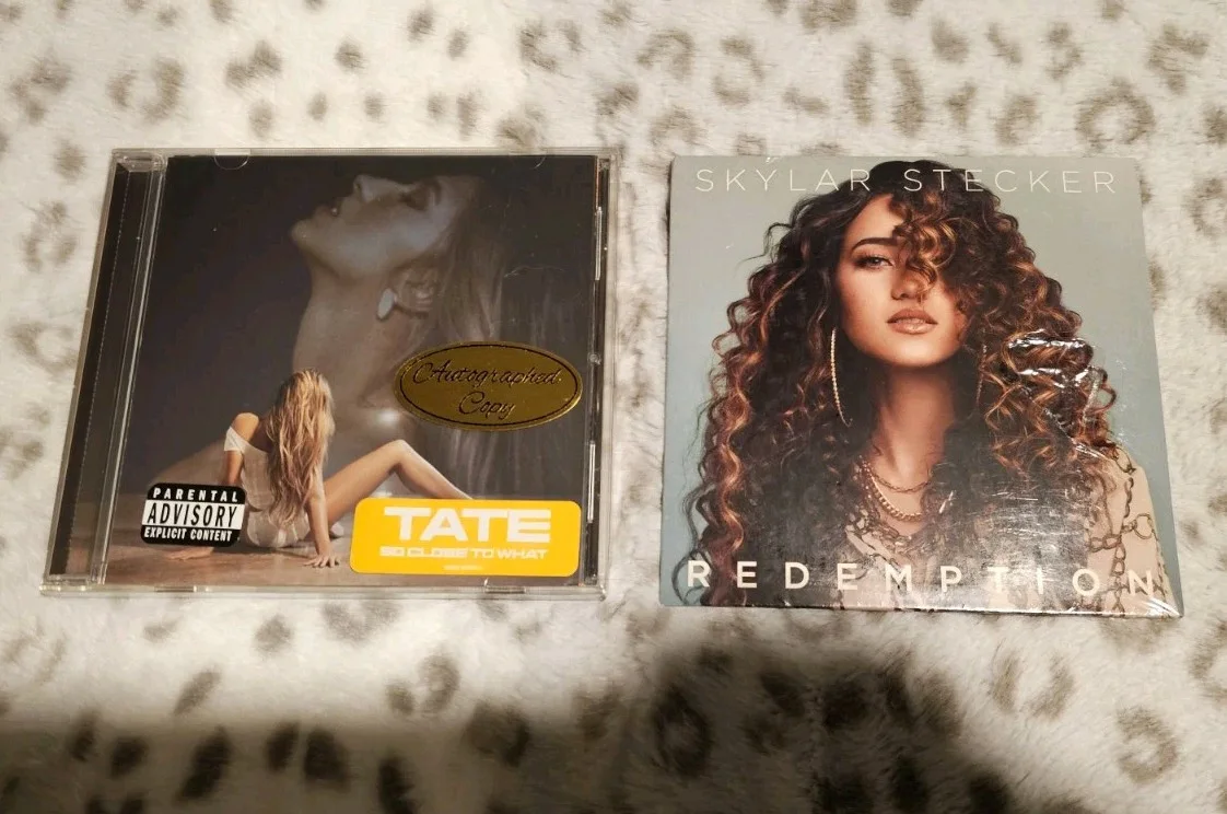 TATE MCRAE SO CLOSE TO WHAT CD With SIGNED ART CARD / SKYLAR STECKER REDEMPTION, image 2