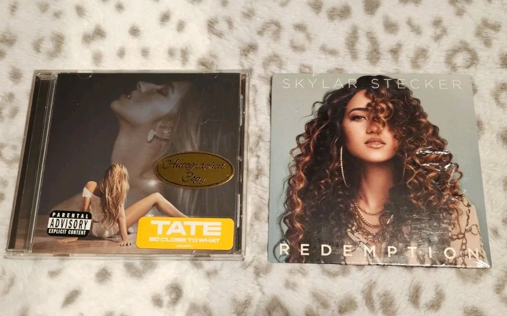 TATE MCRAE SO CLOSE TO WHAT CD With SIGNED ART CARD / SKYLAR STECKER REDEMPTION, image 3