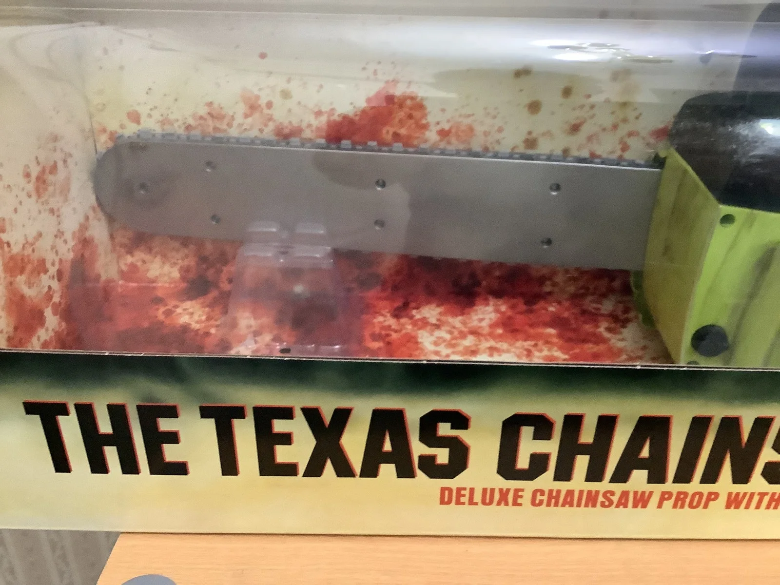 The Texas Chainsaw Massacre Deluxe Chainsaw Prop with Sound & Motion, изображение 3