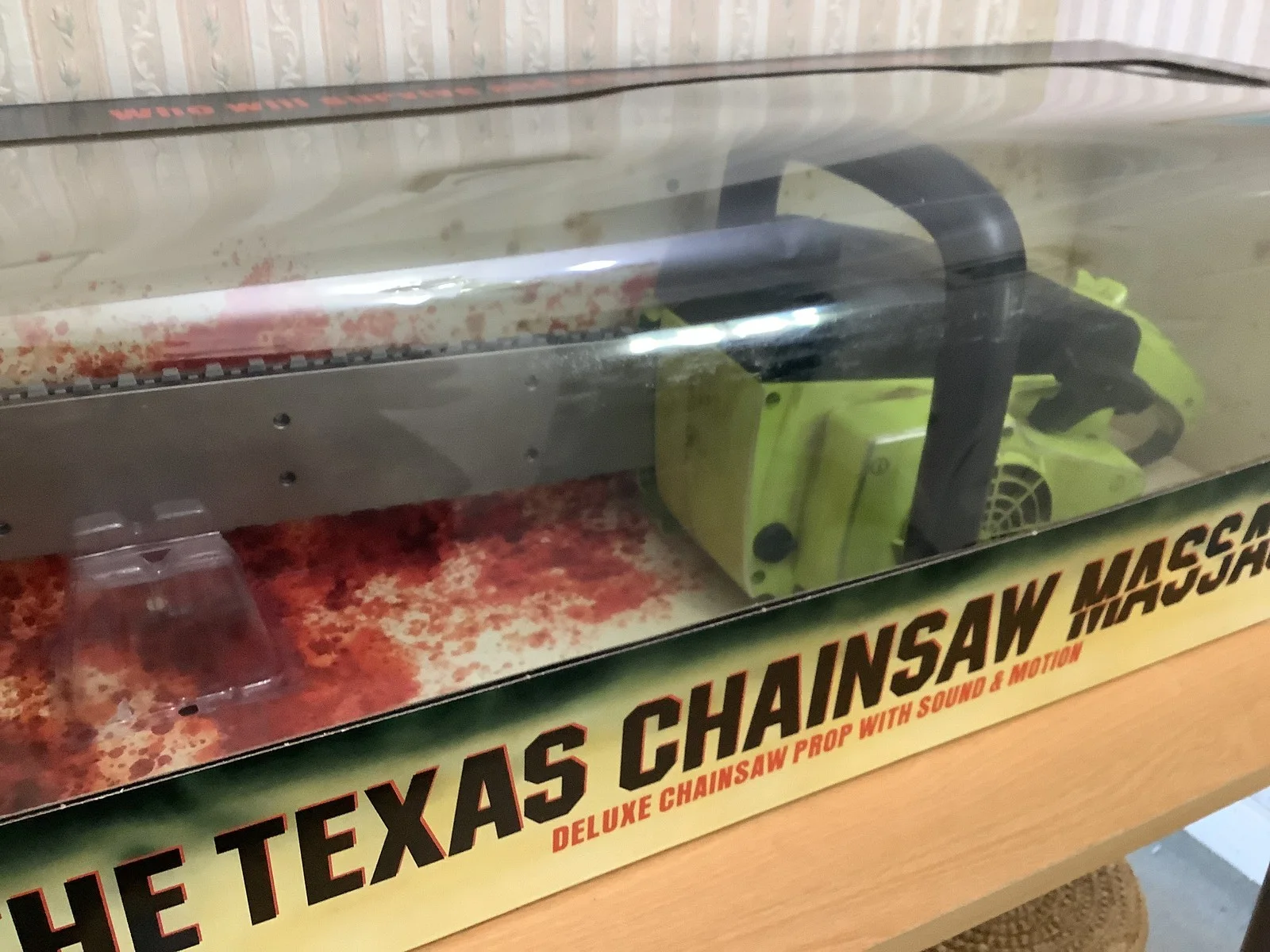 The Texas Chainsaw Massacre Deluxe Chainsaw Prop with Sound & Motion, изображение 4