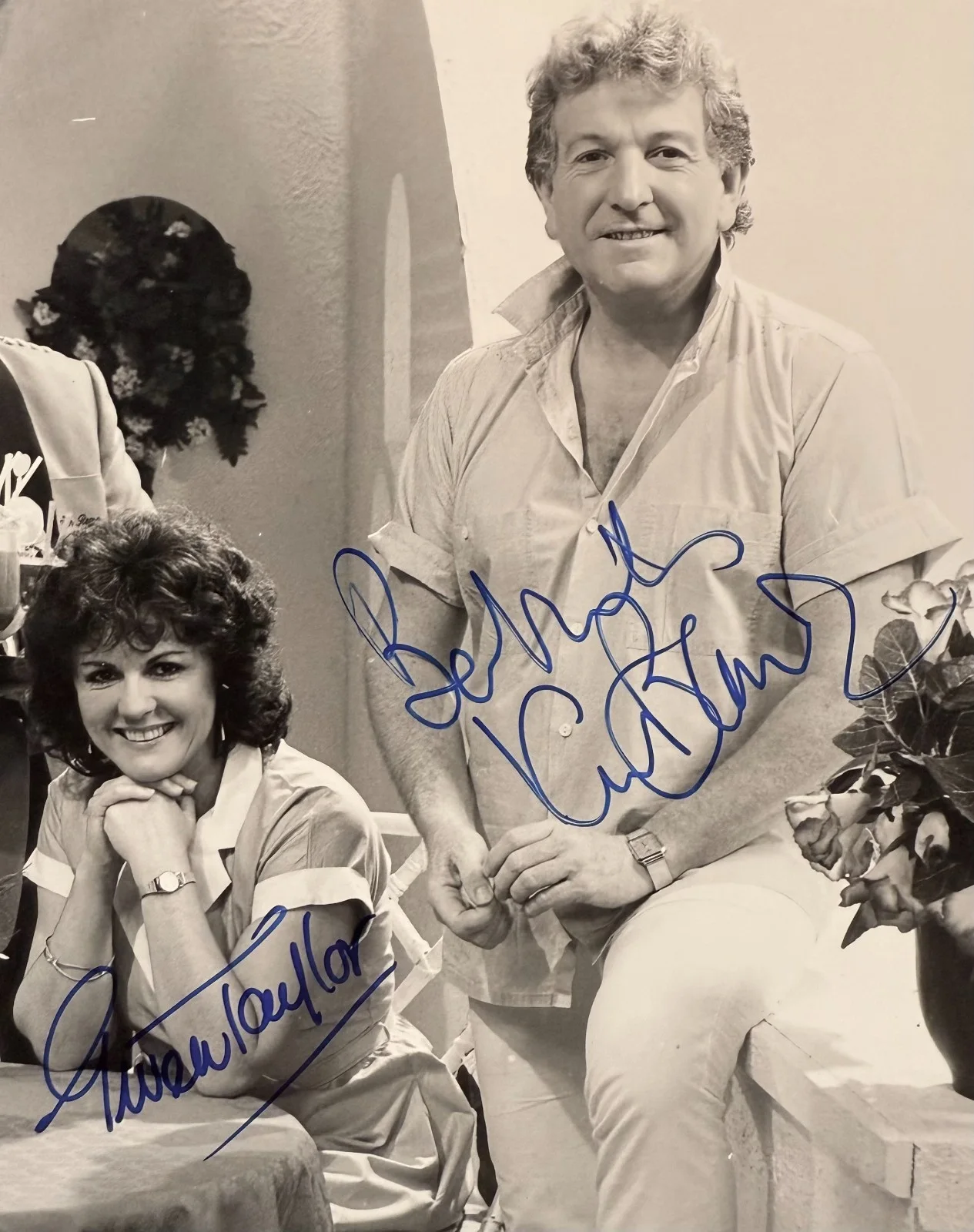 Joanna Van Gyseghem, Gwen Taylor, Neil Stacy, Keith Barron — NEIL STACY GWEN TAYLOR KEITH BARRON & GYSEHHEM DUTY FREE Signed 8x10 CAST PHOTO, изображение 2