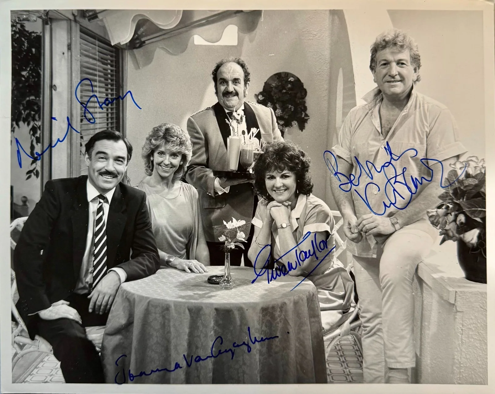 Joanna Van Gyseghem, Gwen Taylor, Neil Stacy, Keith Barron — NEIL STACY GWEN TAYLOR KEITH BARRON & GYSEHHEM DUTY FREE Signed 8x10 CAST PHOTO, изображение 5