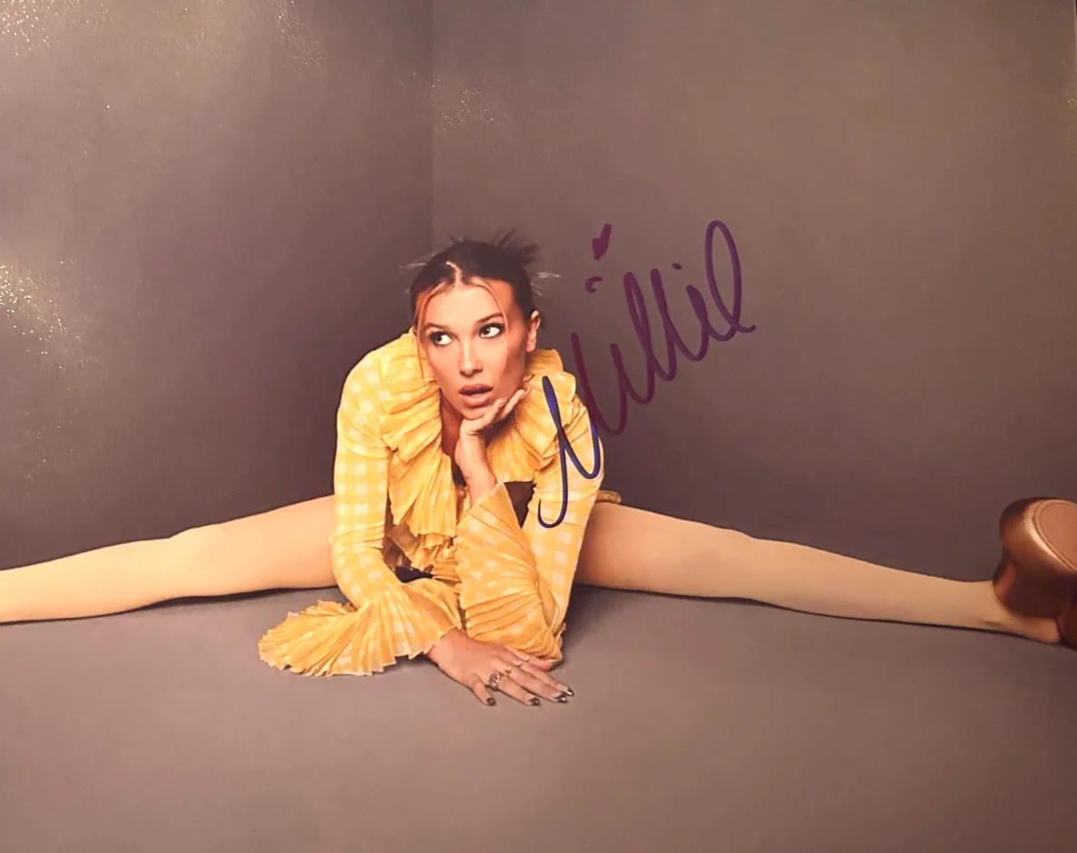Millie Bobby Brown — Millie Bobby Brown Signed 8x10" Authentic Original Autograph GENUINE w/COA, image 3