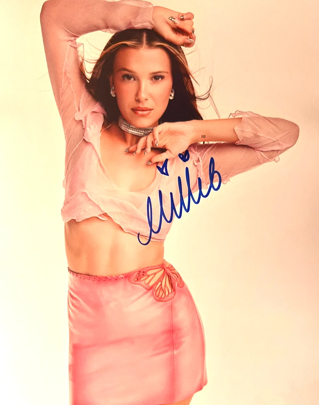 Millie Bobby Brown — Millie Bobby Brown Signed 8x10" Authentic Original Autograph GENUINE w/COA, image 3