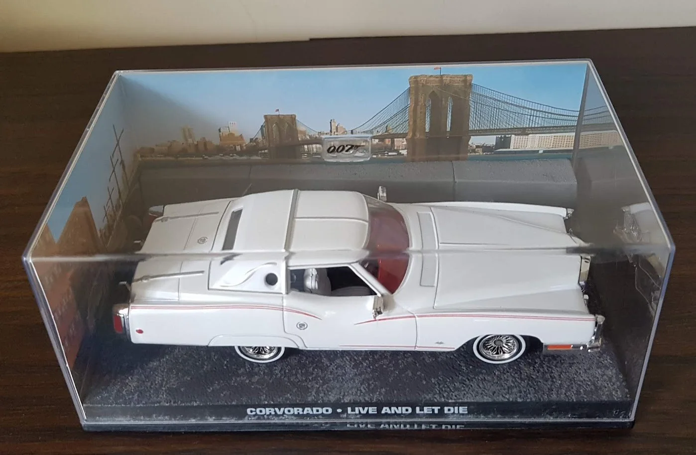 JAMES BOND 007 LIVE & LET DIE WHISPER CAR SCENE DISPLAY DIORAMA 1:43 SCALE MODEL, изображение 3
