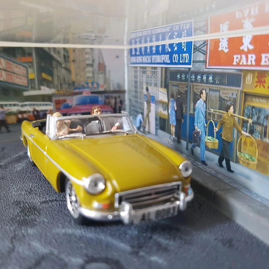 JAMES BOND 007 ROGER MOORE BRITT EKLAND SCENE DISPLAY DIORAMA 1:43 SCALE MODEL, image 2