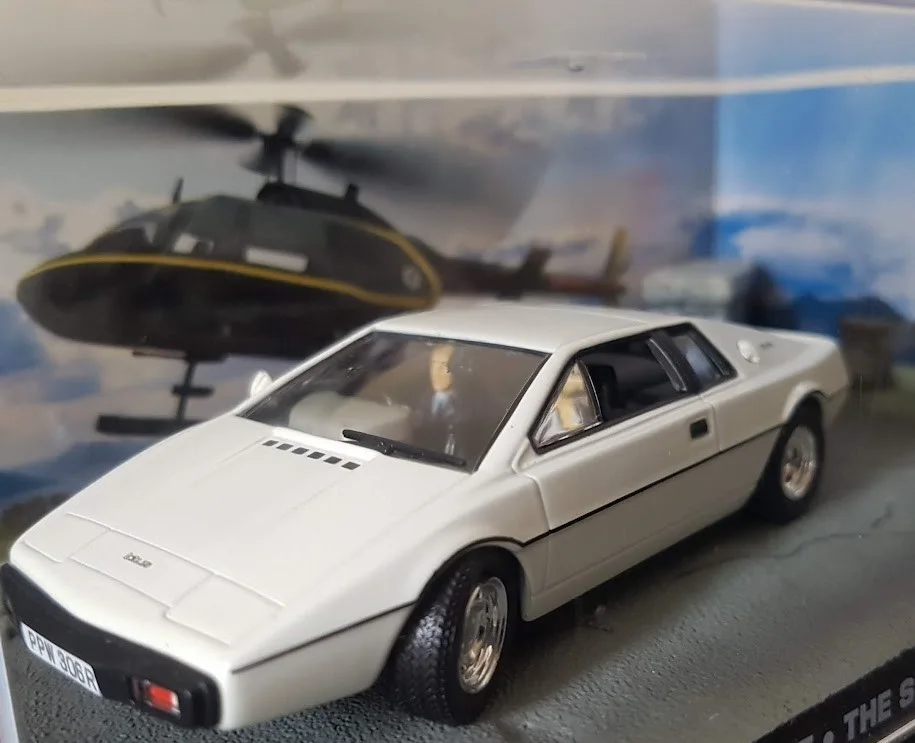 JAMES BOND 007 THE SPY WHO LOVED ME CAR SCENE DISPLAY DIORAMA 1:43 SCALE MODEL, изображение 3