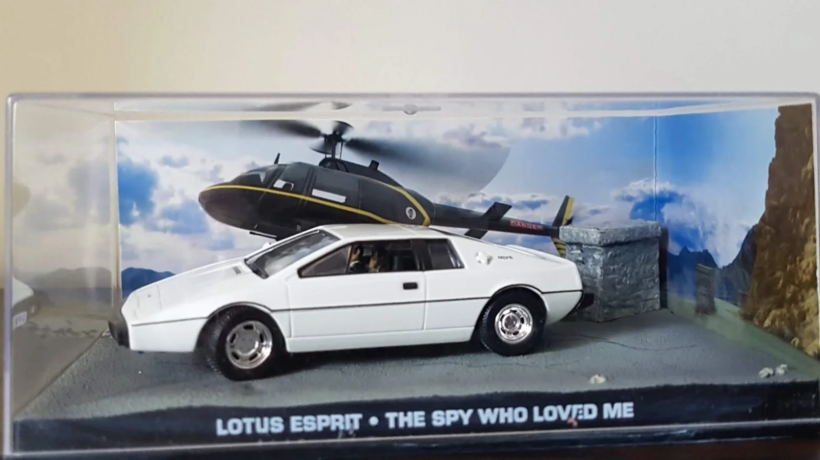 JAMES BOND 007 THE SPY WHO LOVED ME CAR SCENE DISPLAY DIORAMA 1:43 SCALE MODEL, изображение 4