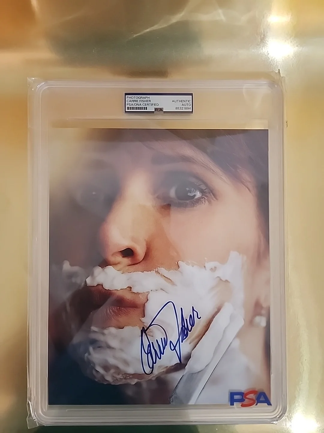 Carrie Fisher — Star Wars Carrie Fisher Princess Leia Signed Photo PSA Encased Authentic 8 X 10, image 3