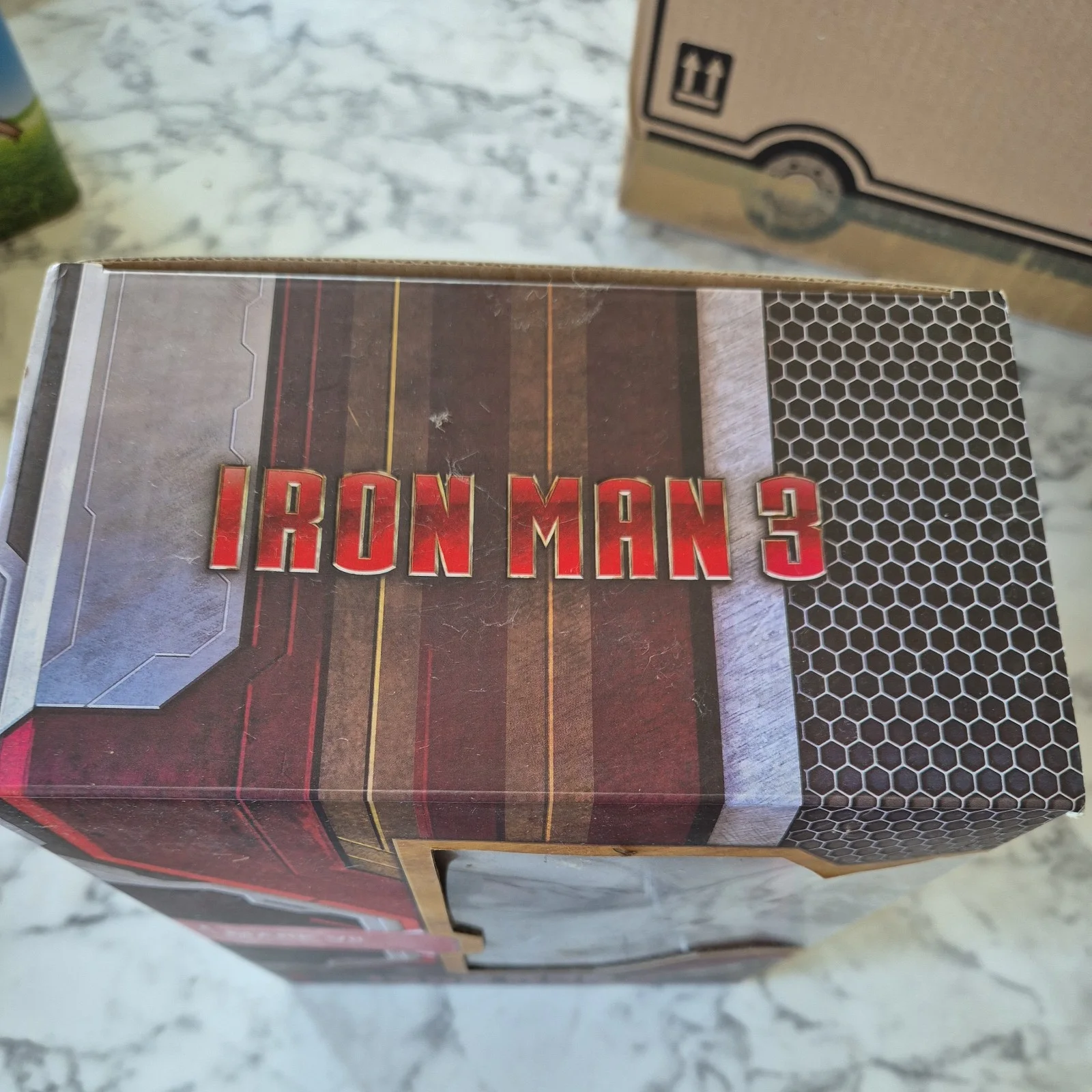 HOT TOYS Iron Man 3 Mark VII 1/4 scale bust has been opened very good condition., изображение 5