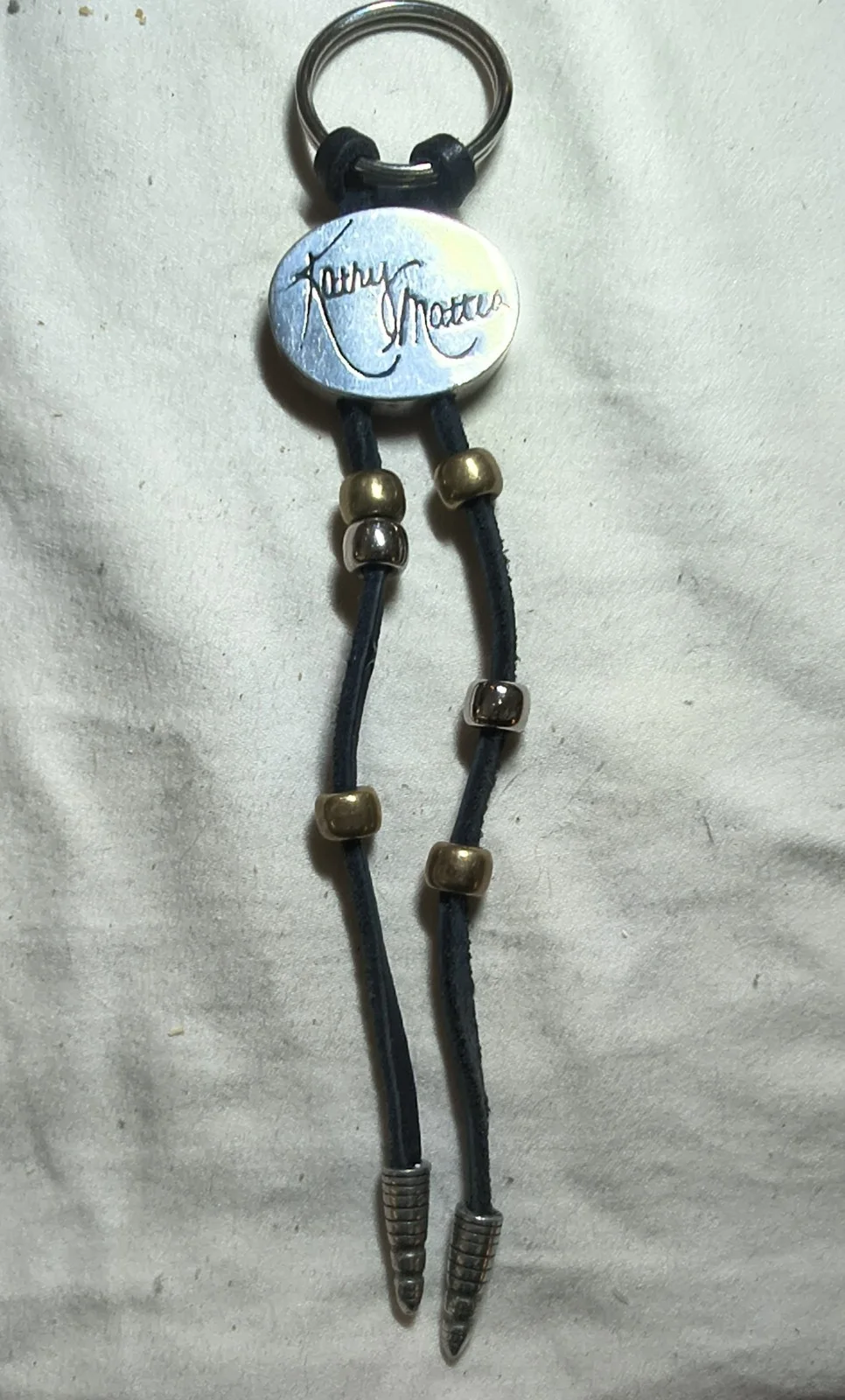 Keychain Country Music Singer Kathy Mattea Autographed Excellent Condition, image 2
