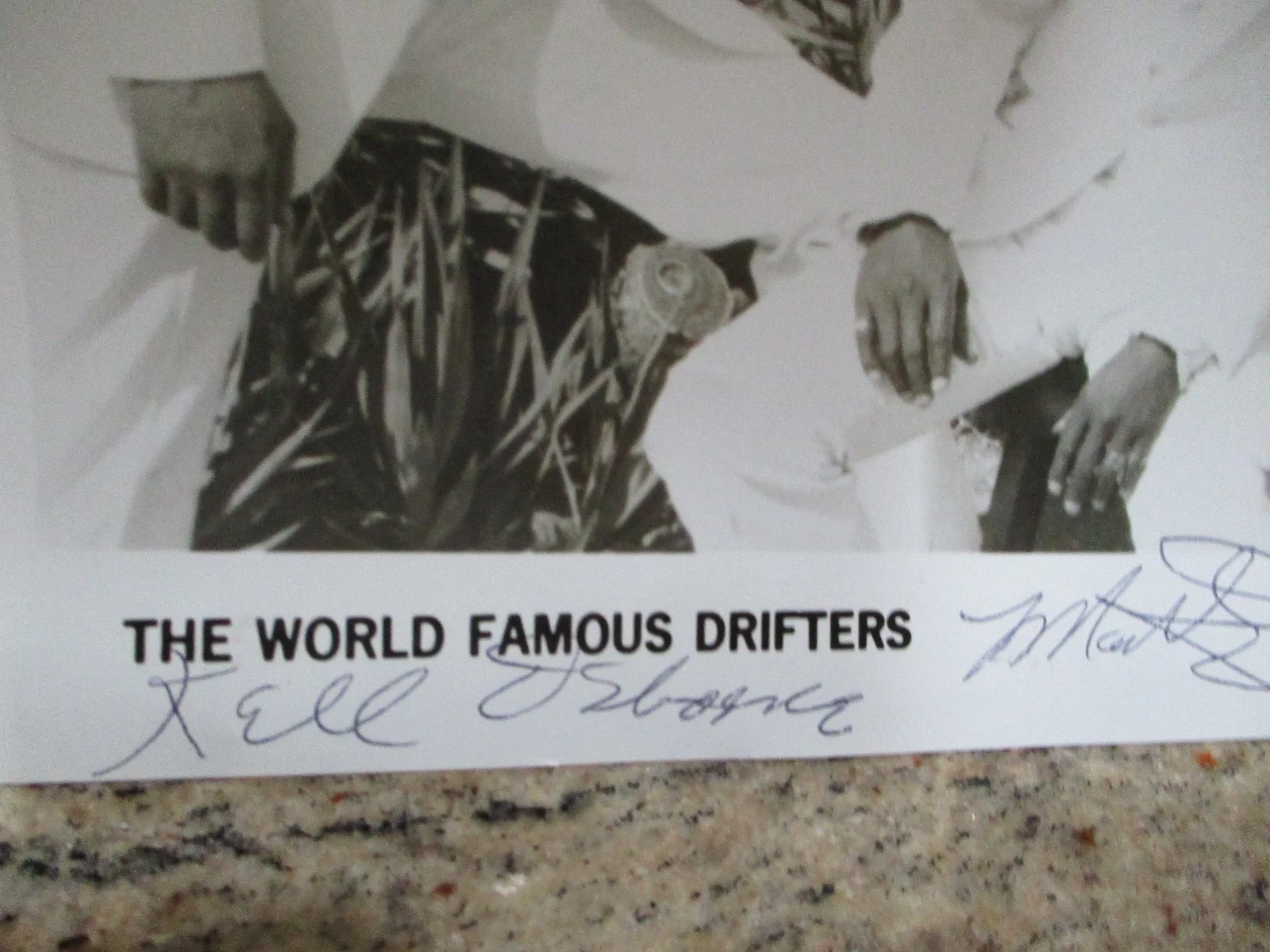 DRIFTERS HAND SIGNED PUBLICITY 8 X 10 B/W PHOTO SIGNED BY THREE, image 2