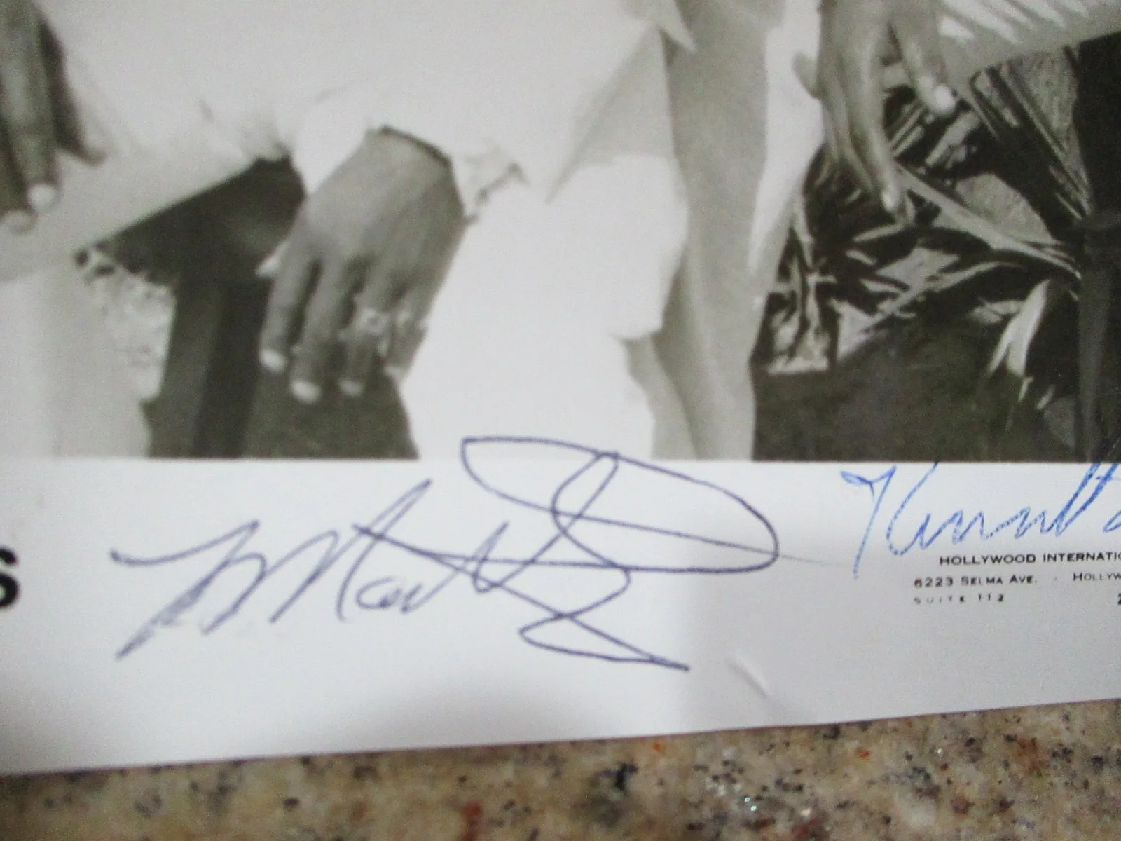 DRIFTERS HAND SIGNED PUBLICITY 8 X 10 B/W PHOTO SIGNED BY THREE, image 3