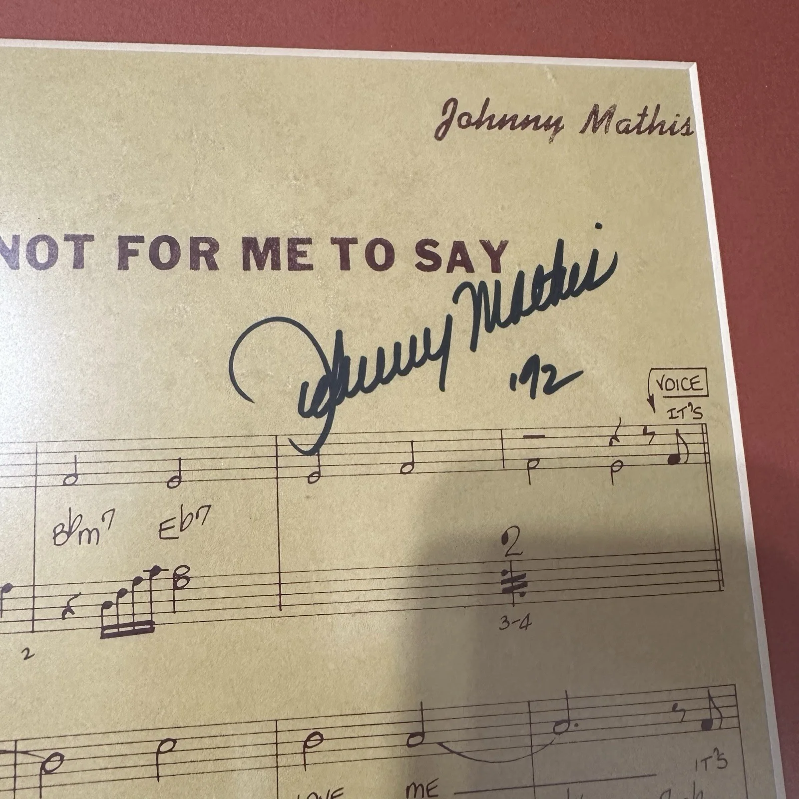 JOHNNY MATHIS SIGNED IT’S NOT FOR ME TO SAY LYRIC SHEET FAST SHIPPING, изображение 2