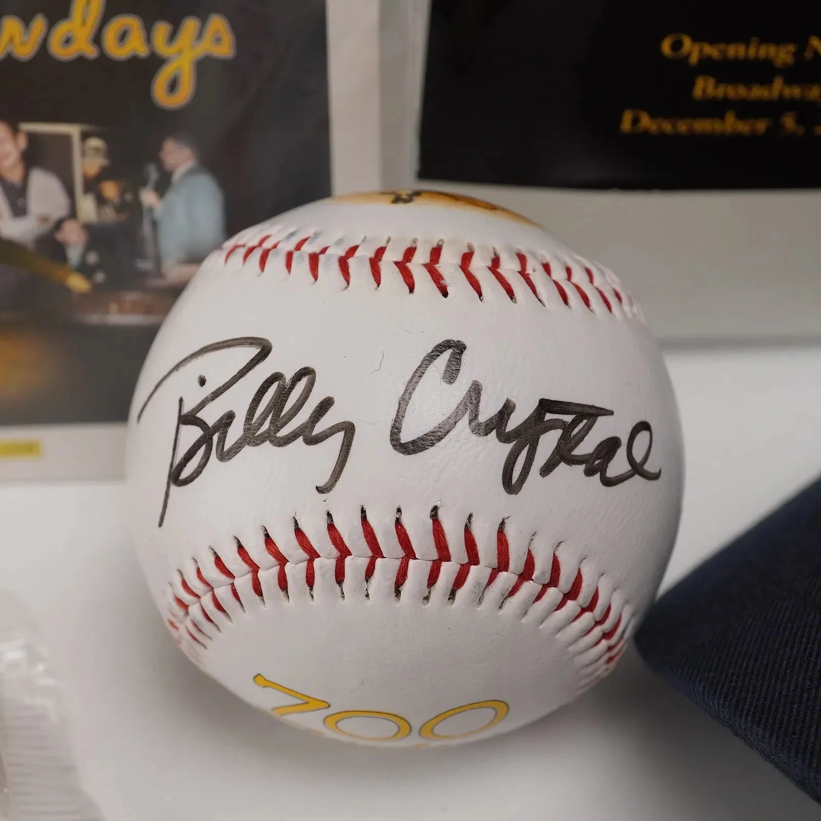 Billy Crystal — Billy Crystal 700 Sundays Opening Night hand SIGNED baseball & goodies JSA COA, изображение 2