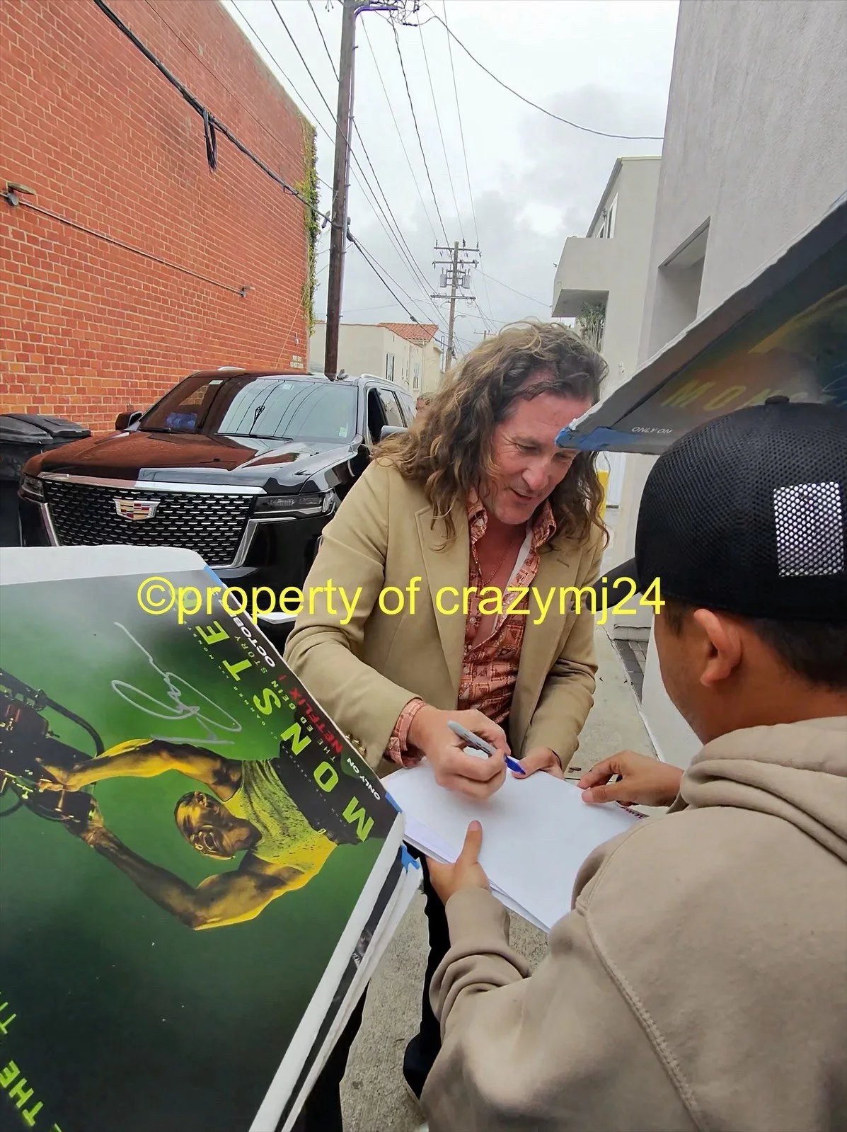 Charlie Hunnam Ian Brennan Signed Monsters The Ed Gein Story Autograph SWAU COA, изображение 4