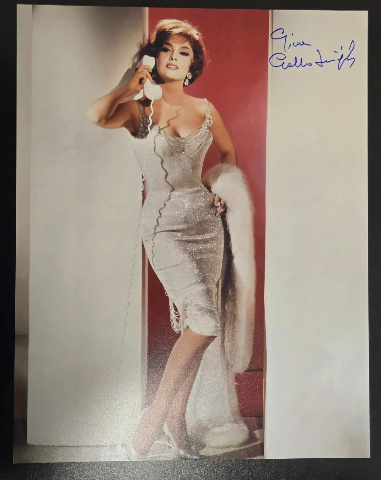 Gina Lollobrigida — Gina Lollobrigida Original Signed 11X14 Photograph