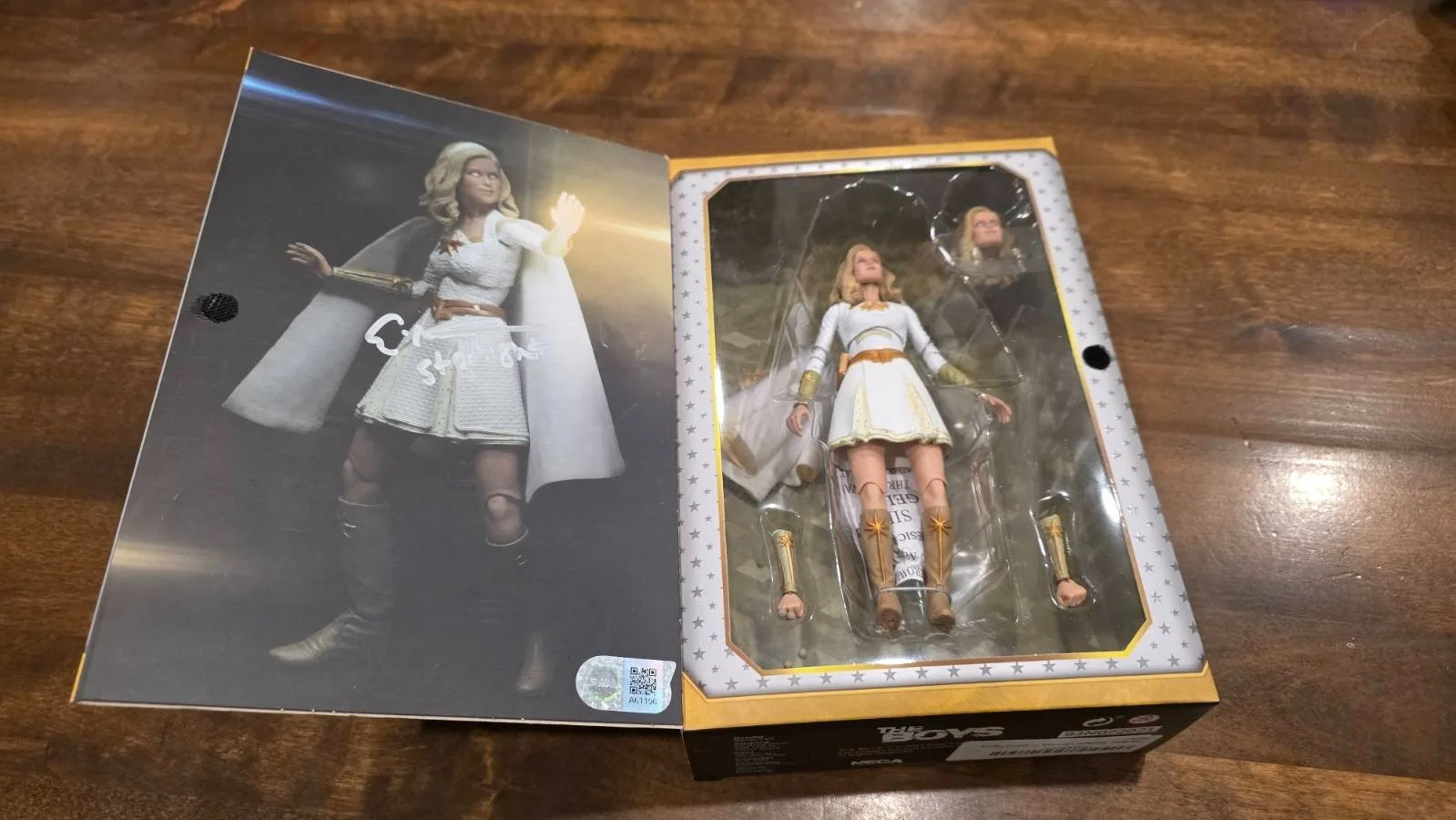Erin Moriarty — Erin Moriarty Autographed - The Boys Starlight Annie - Ultimate Action Figure, изображение 2