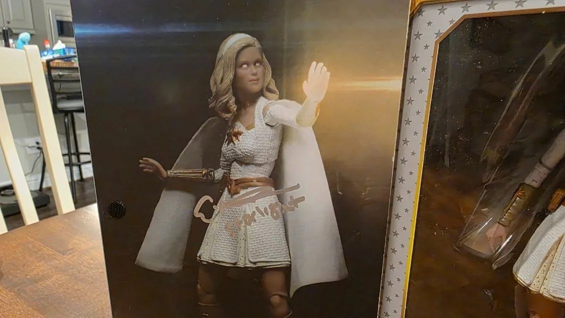 Erin Moriarty — Erin Moriarty Autographed - The Boys Starlight Annie - Ultimate Action Figure, изображение 3