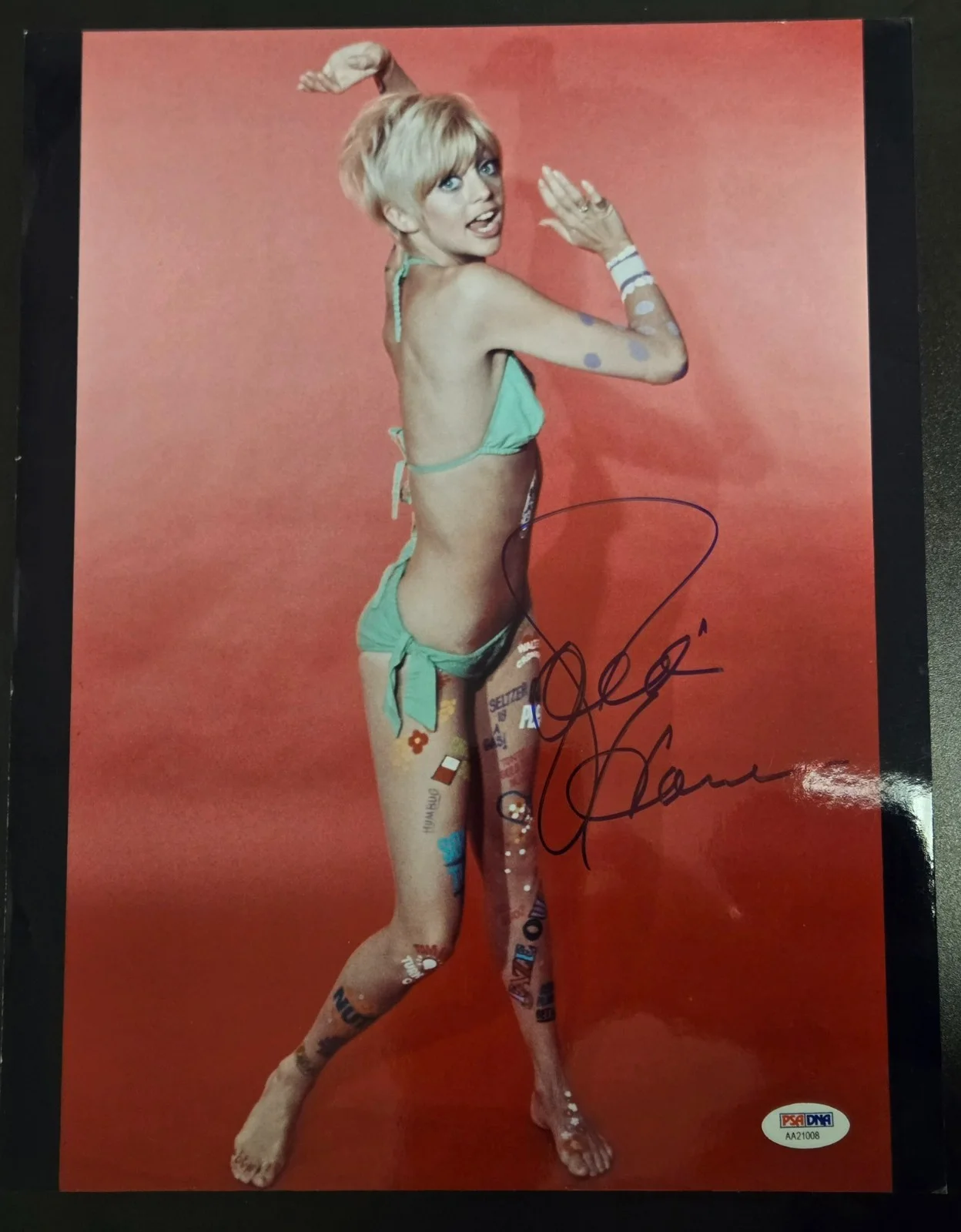 Goldie Hawn — Goldie Hawn Signed 11x14 Photo PSA/DNA