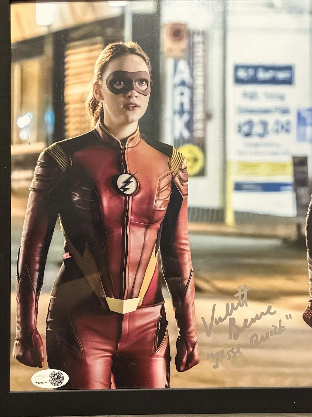 Violett Beane — Violett Beane & Grant Gustin DUAL SIGNED The Flash & Jesse Quick 11x14! JSA COA, изображение 3