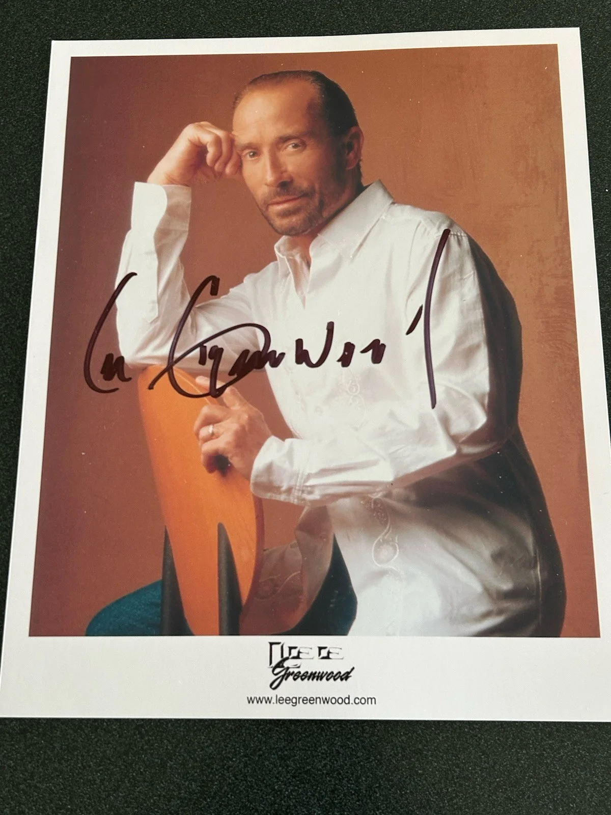 Lee Greenwood — LEE GREENWOOD hand-signed COLOR CLOSEUP 8x10