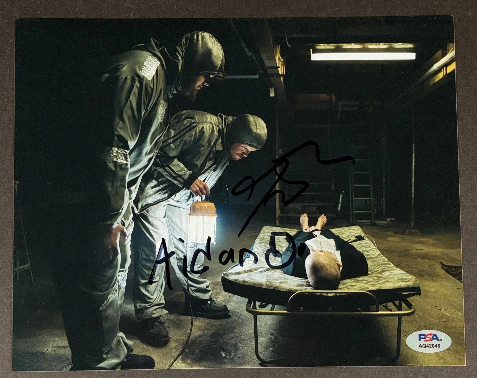 Jesse Plemons, Aidan Delbis — JESSE PLEMONS AIDAN DELBIS SIGNED 8x10 PHOTO PSA DNA AUTOGRAPH BUGONIA