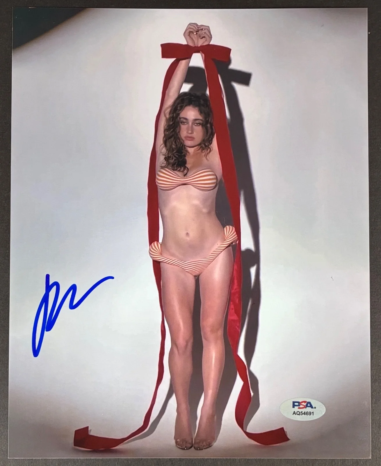 Rachel Sennott — RACHEL SENNOTT SIGNED 8x10 PHOTO PSA DNA AUTOGRAPH PHOTOSHOOT BIKINI TIED UP