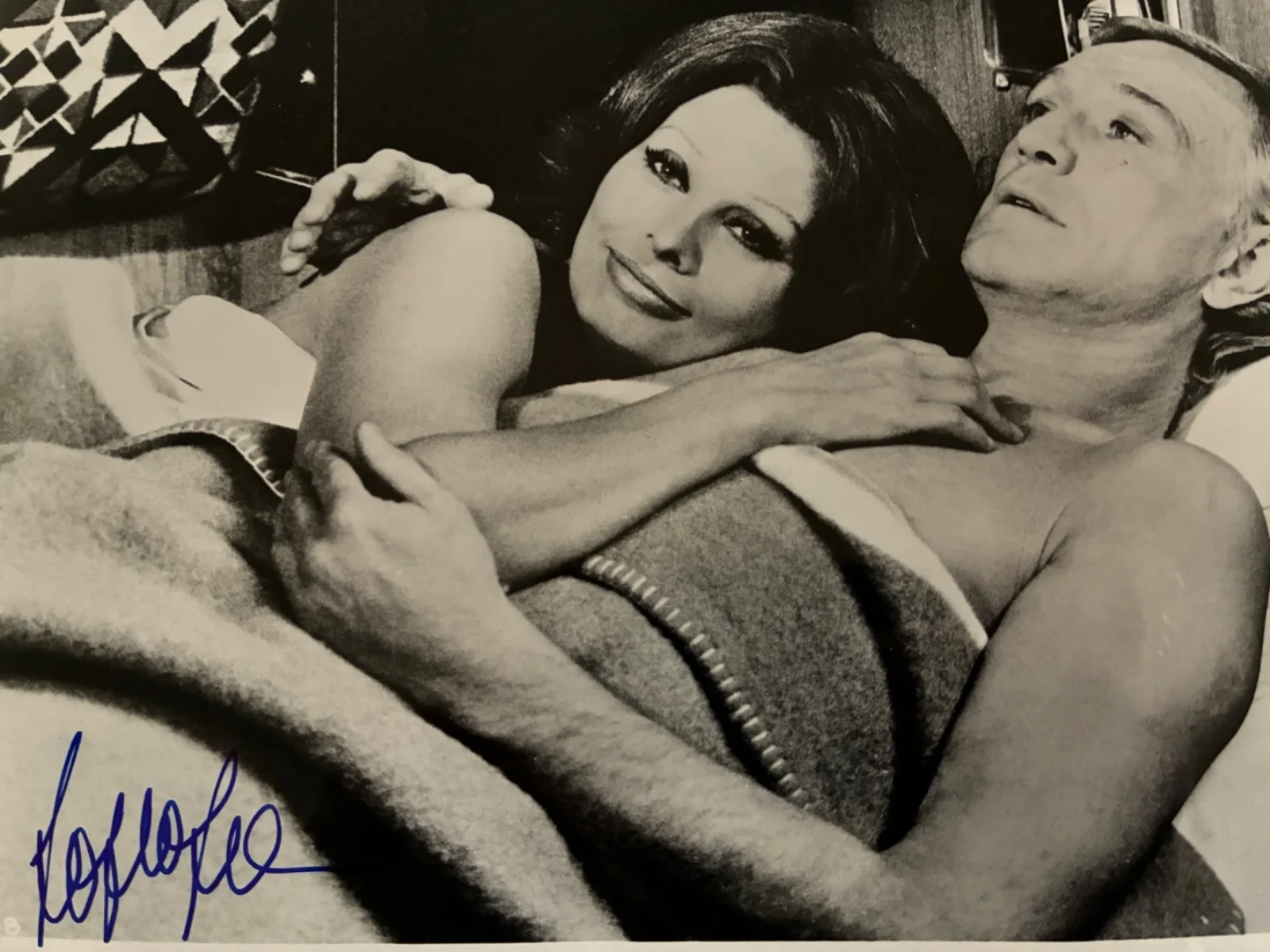 Sophia Loren — SOPHIA LOREN Signed Original 8x10 Photo The Cassandra Crossing COA Authenticity, изображение 2