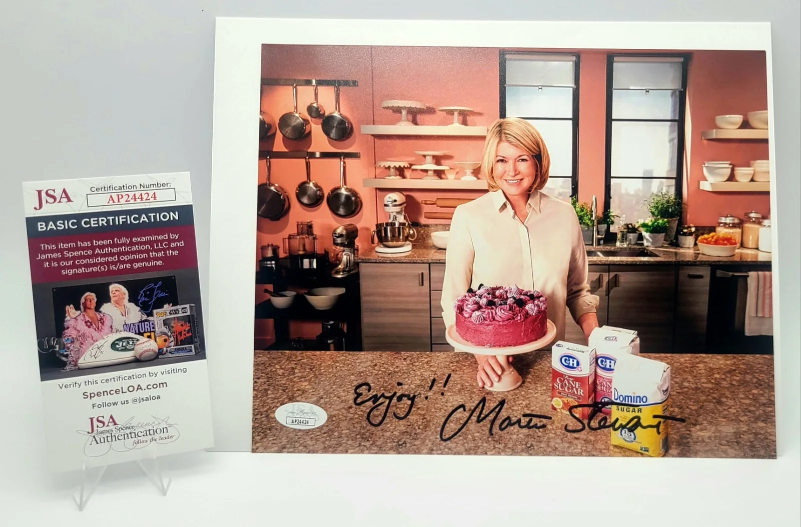 Martha Stewart — Martha Stewart Signed 8x10 Photo JSA COA Autograph Living Show Host