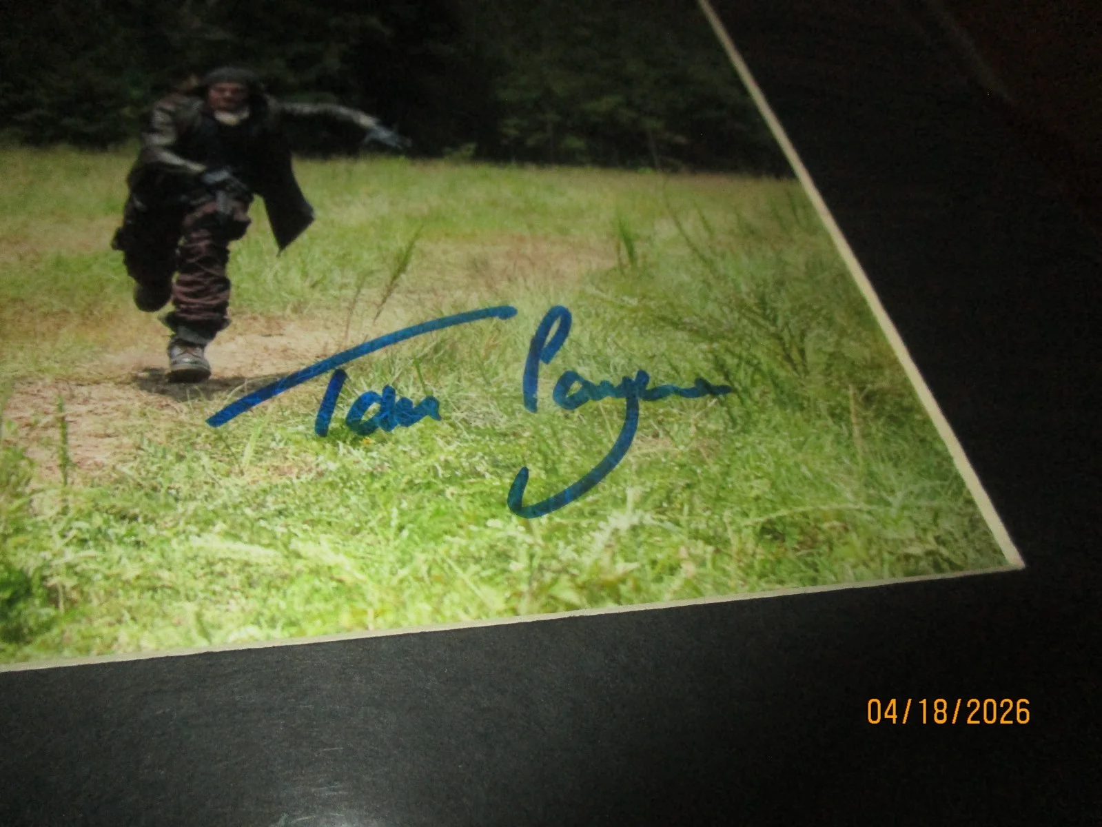 Tom Payne Actor The Walking Dead Matted Signed 8X10 Photo JSA COA P04229, изображение 2