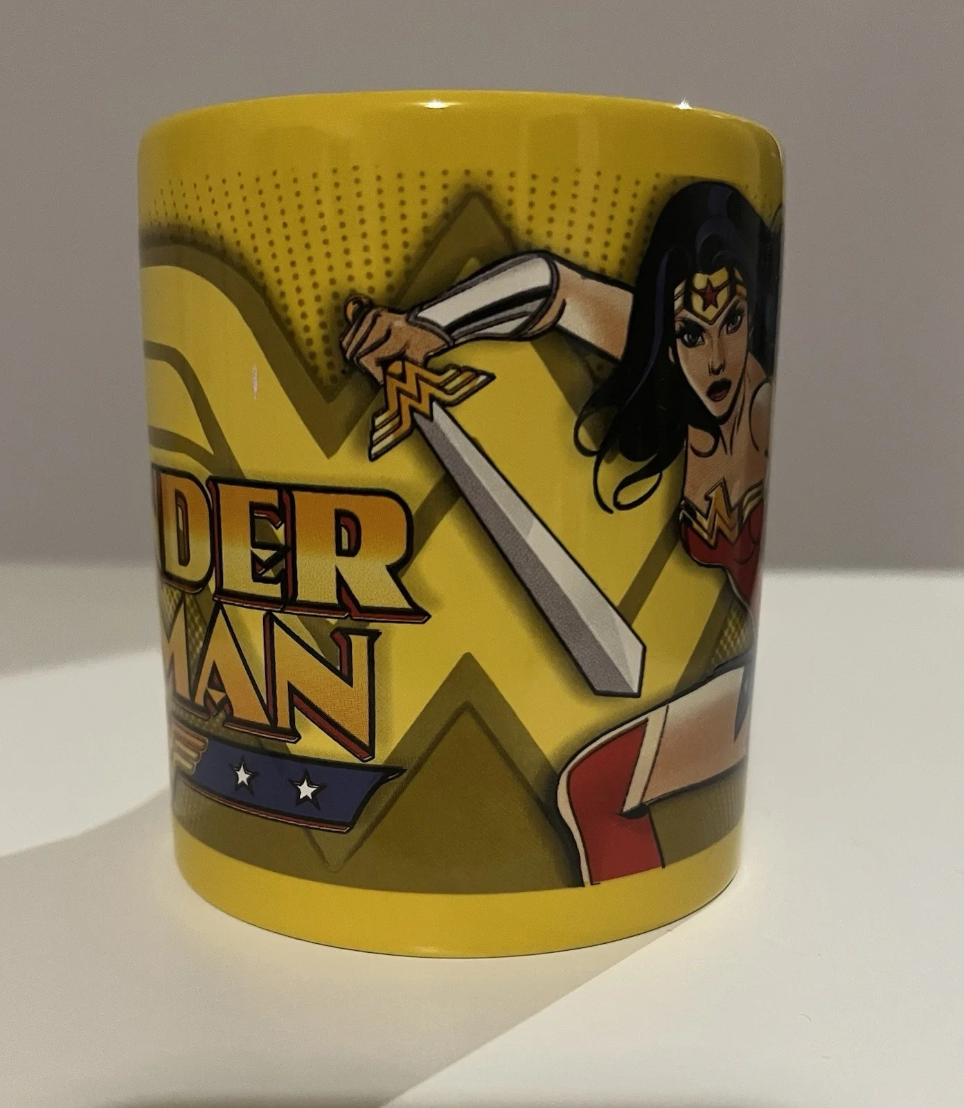 Wonder Woman Yellow Mug Cup DC Comics Warner Bros. Great Condition. Collectable, изображение 2
