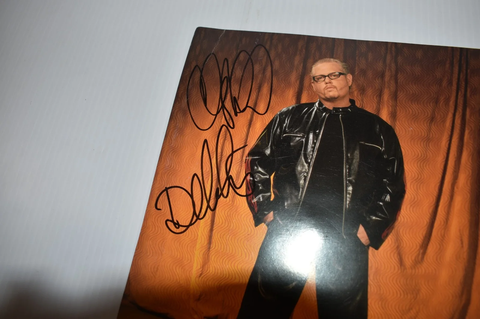 Cledus T Judd 8 X 10" PROMO PHOTO- SIGNED /AUTOGRAPHED (YLG52), image 2