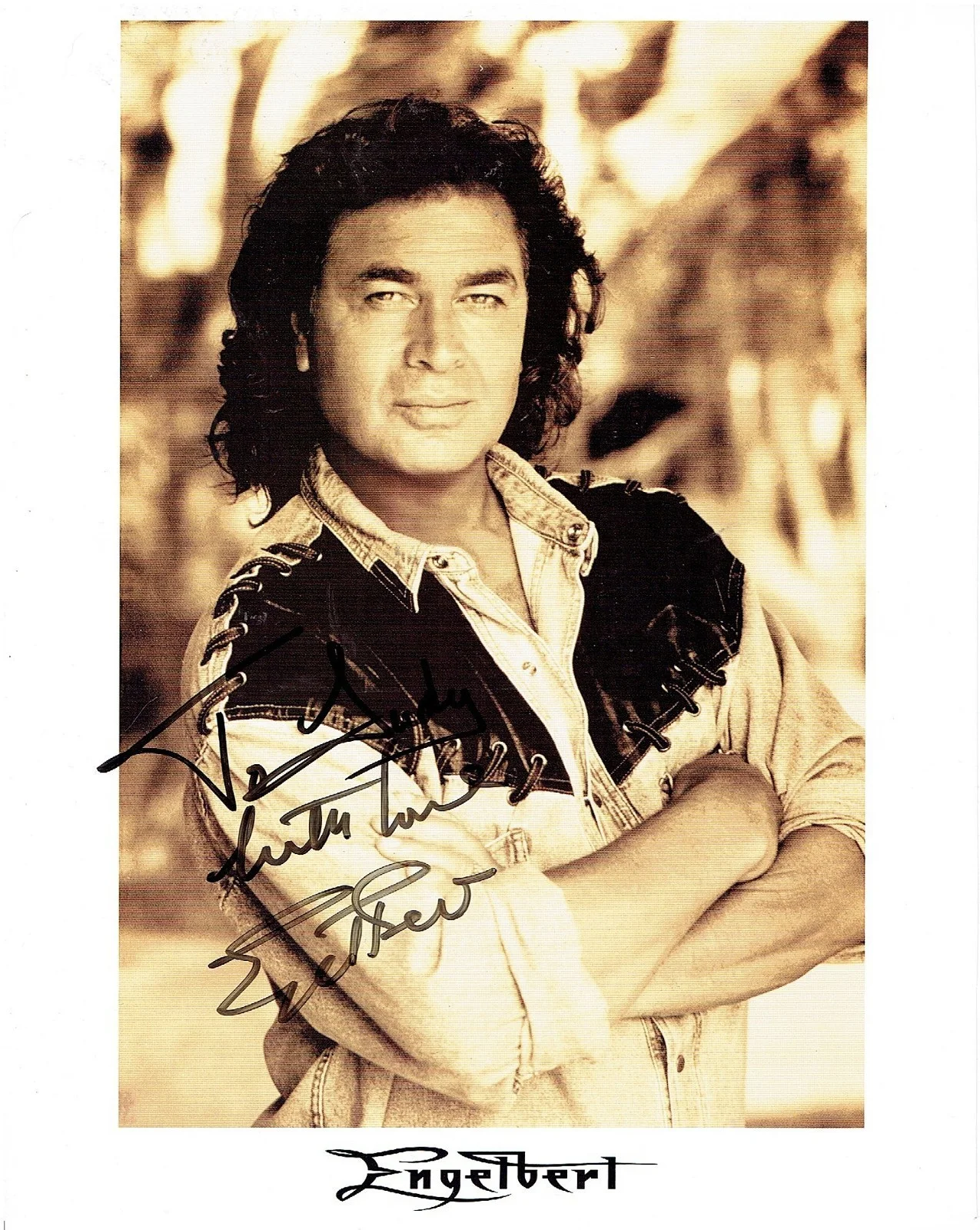 ENGELBERT HUMPERDINCK — ENGELBERT HUMPERDINCK SINGER HAND SIGNED PHOTO 7-7/8 X 9-7/8