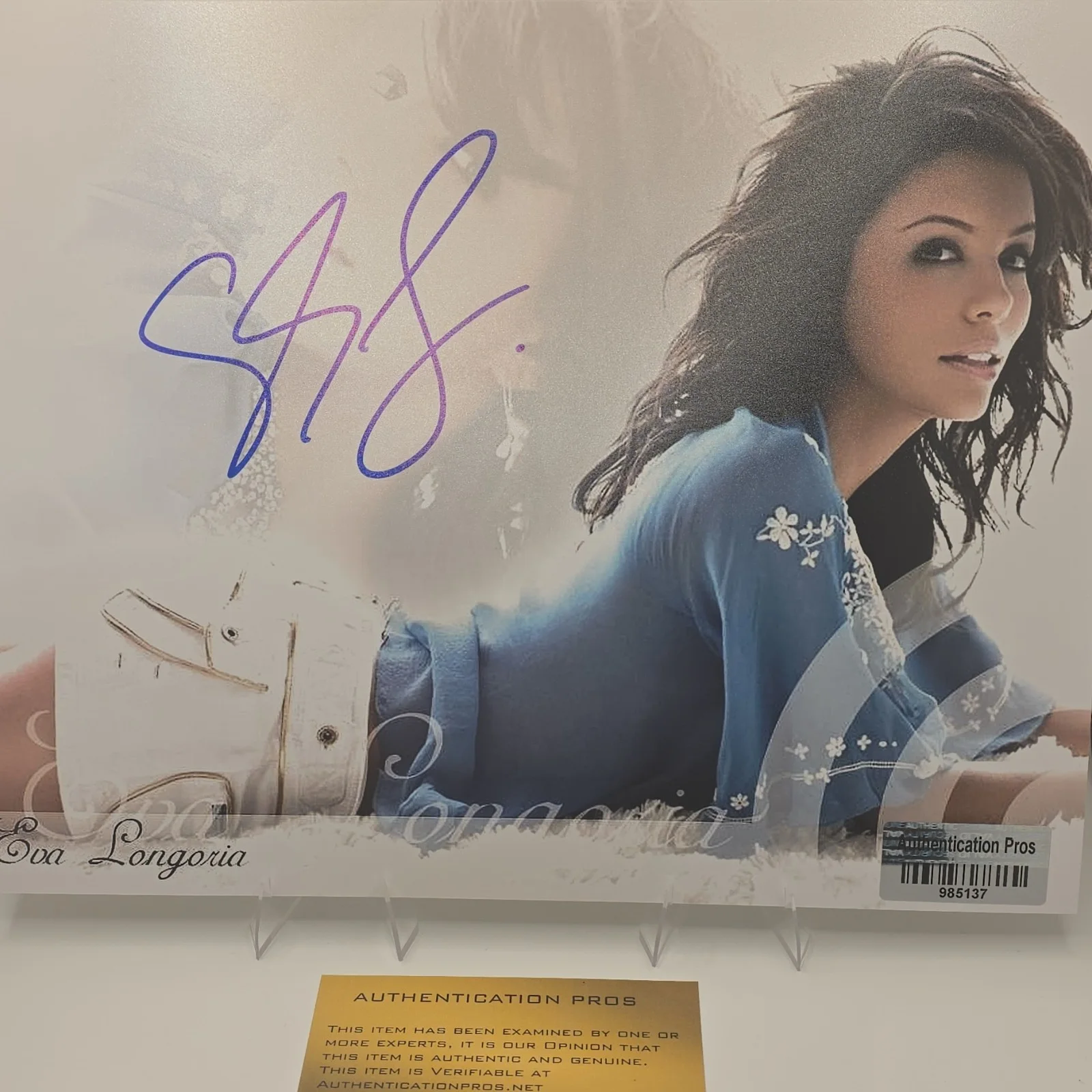 Eva Longoria — Eva Longoria Autographed Original TV Photo Authentication Pros Certificate